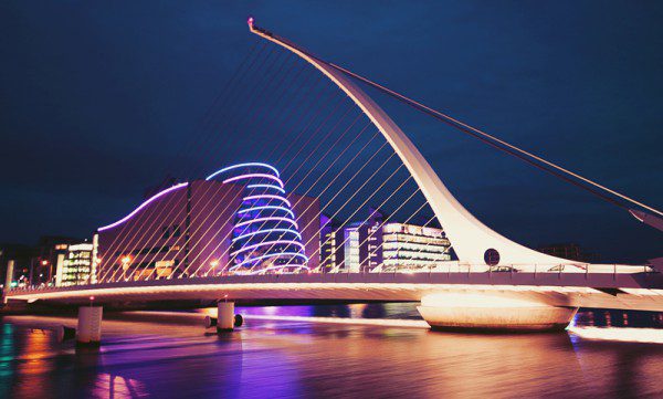 photographs of dublin city at night